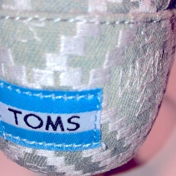 Toms Aztec patterned 3.75” wedges with 1” platform - Picture 7 of 7